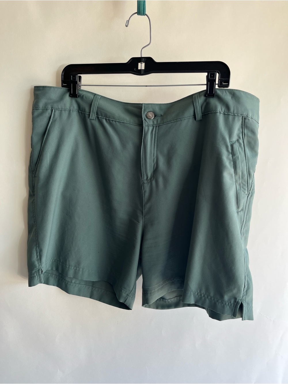 Magellan Outdoors Classic Fit Shorts Sz 2XL Sage Green Fishing EUC